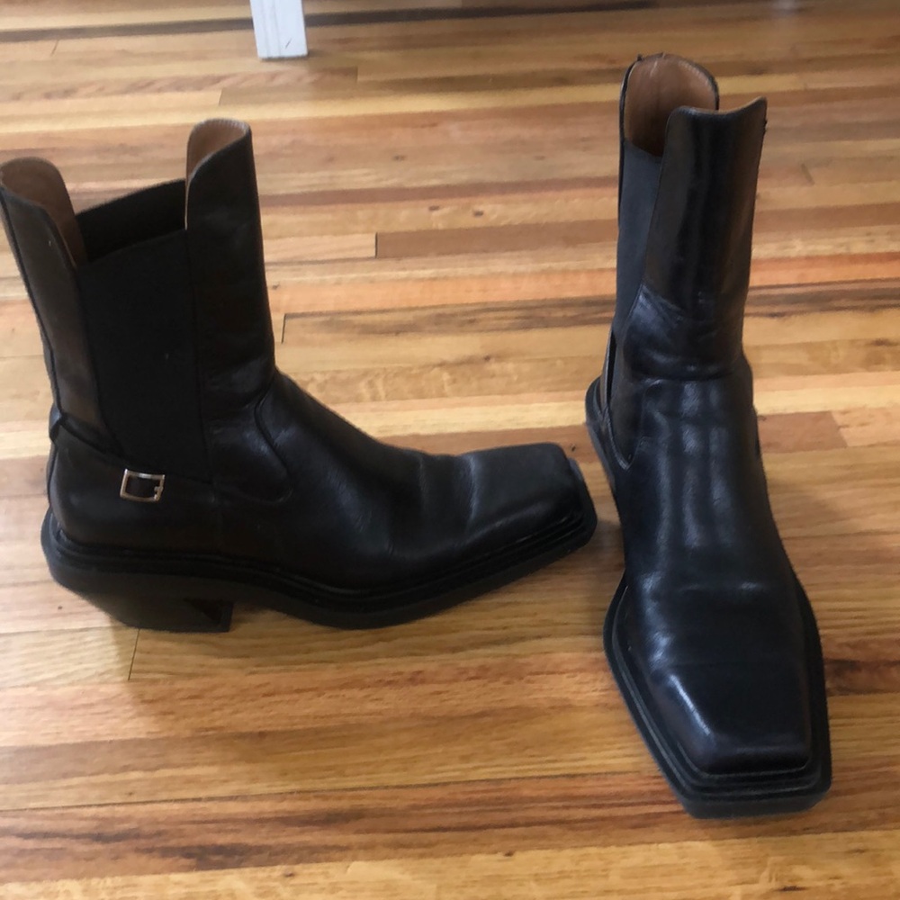 Zara ankle boots size 38. They run big. 1 1/2”heel. 3/4” under platform.